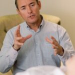 Co odróżnia psychologa od psychoterapeuty? Psychoterapeutę wspierają osoby stojące przed wyzwaniami życiowymi